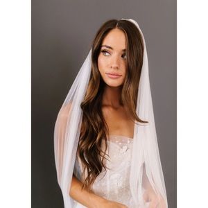 Untamed Petals “Day Dream” Veil - single-tier fingertip length bridal veil (50”)